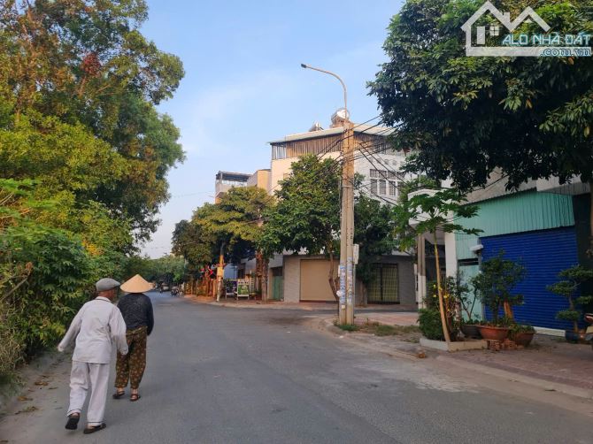 Bán nhà 1 tr 1 lầu Khu Đô Thị Chí Linh đường to , giá 7.5 tỷ DT 107m2 Vị trí đẹp