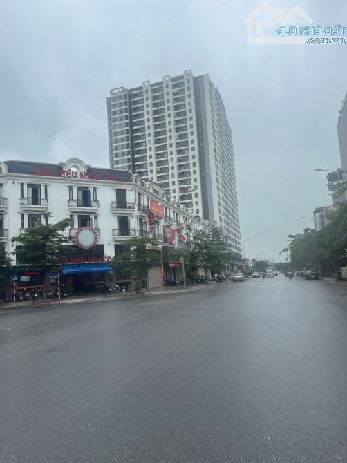 Bán đất khu 31ha Trâu Quỳ, Vỉa Hè, Kinh doanh 110 m2, giá nhĩnh 16 tỷ.
