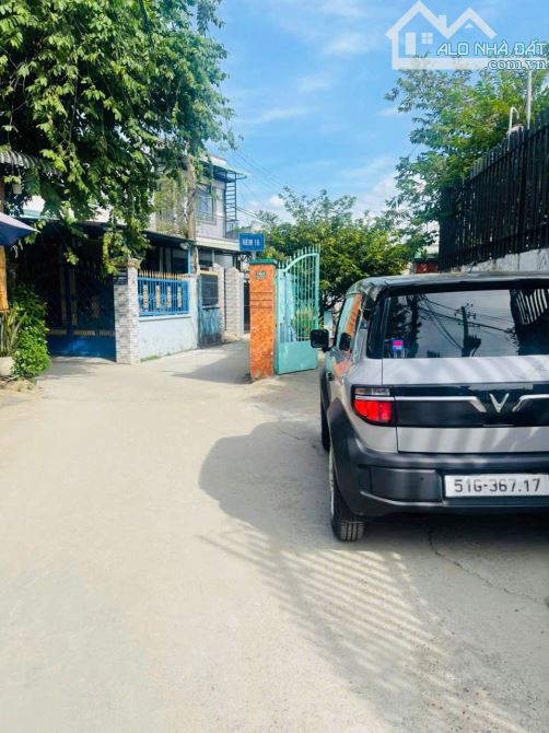 Bán nhà Nguyễn Xiển, ngay sân banh Long Bình; DT 10 x 12m, giá rẻ 4,5 tỷ