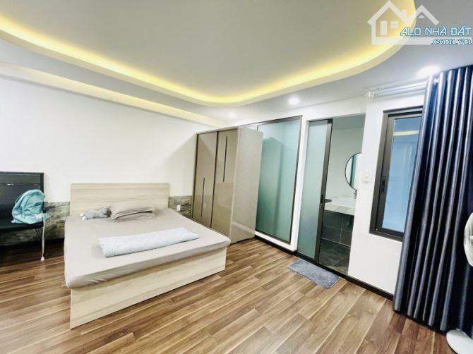 Gấp bán nhà Điện Biên Phủ, Bình Thạnh, giá 15 tỷ, 3 tầng, dt 82m2.