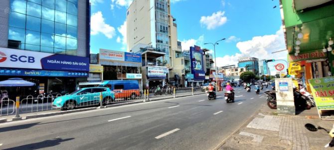 NHÀ 3 MẶT TIỀN PHAN ĐĂNG LƯU GIÁP PHÚ NHUẬN-DT 5.5X18 -2 TẦNG -KHU VỰC XÂY CAO-26 TỶ