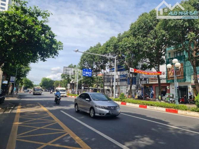 BÁN NHÀ VỊ TRÍ GẦN NGÃ 4 GIẾNG NƯỚC P9, KINH DOANH CỰC TỐT. GIÁ 15.8 TỶ ( TL)