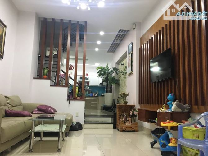 Đầu Tư Sinh Lời Ngay: Bán Nhà Hẻm 3/2, P.14 Q.10 – DT Lớn , Giá Tốt