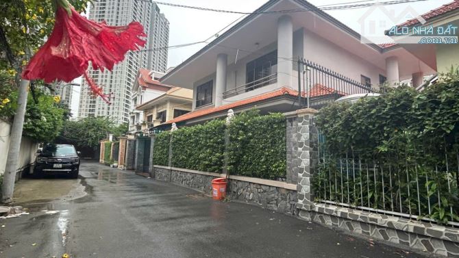 Rẻ nhất cung đường, bán villa đẹp MT Nguyễn Ư Dĩ, TP Thủ Đức, DT 17,5 x 18,5m