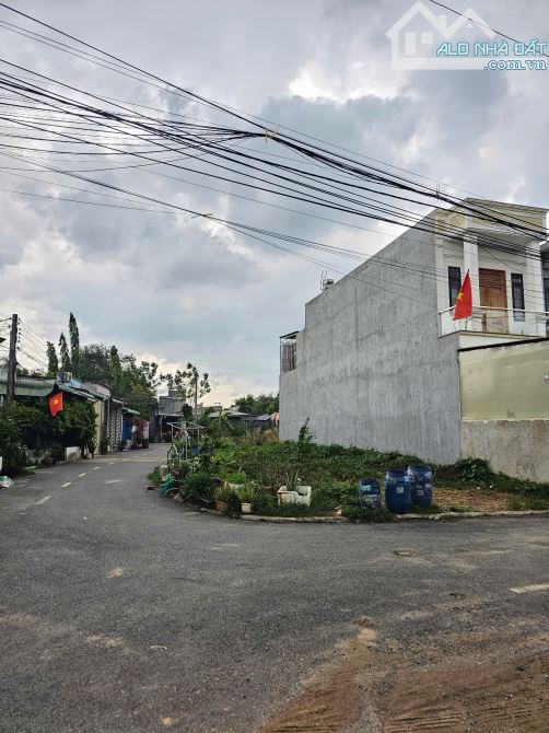 3Tỷ7__198m2__Đất RẺ góc 2 mặt tiền__1 sẹc đường Nguyễn Thị Tươi__gần ngã tư Liên Huyện