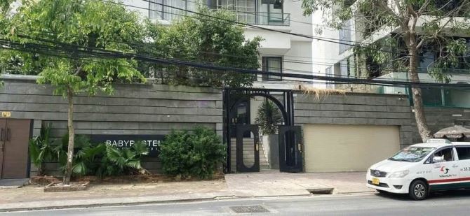 CHO THUÊ NHÀ MẶT TIỀN 173 NGUYỄN VĂN HƯỞNG, Q2 - 21M X 20M - 1 HẦM 4 TẦNG -THANG MÁY