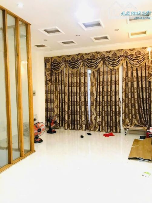 NHÀ MỚI 2 LẦU ST - HẺM NHỰA 8M KHUÔN VIỆT - 4x10M 3PN ,4WC GIÁ 5.6 TỶ