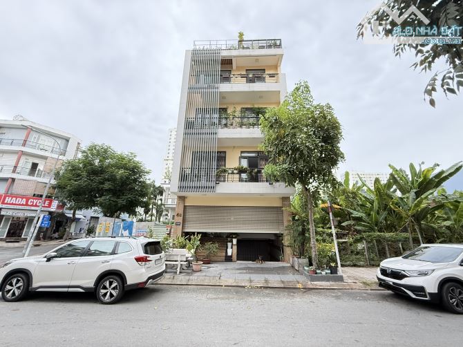Đất góc đường 20 m, Quận 7. 9,5*16, giá cực tốt 17,9 tỷ.