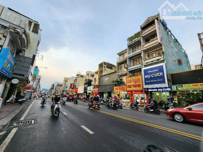Bán Nhà MT Cách Mạng Tháng Tám, P. Bến Thành, Quận 1 – Trệt 3 Tầng, DT 8x15m Giá 107 Tỷ TL