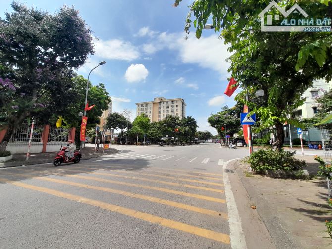PHÂN LÔ TRUNG TÂM QUẬN ỦY HOÀNG MAI, 120M,MT8M, VỈA HÈ, KINH DOANH, XÂY TÒA NHÀ 7 TẦNG