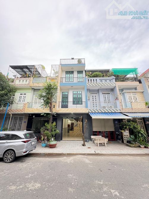 Nhà 1 trệt đúc 3 tấm Ngay vincom 550 phường dĩ an  4 tỷ 800 triệu