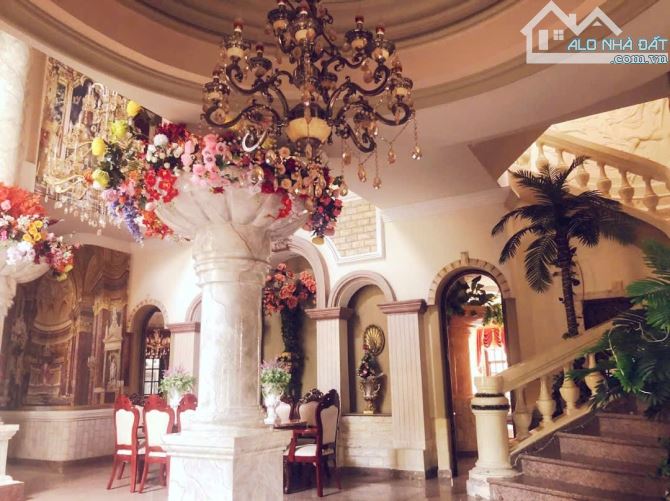 Biệt Thự Hoàng Gia Thảo Điền gần sông Hồ Bơi Sân Vườn Rộng - 6PB, Nội thất cao cấp