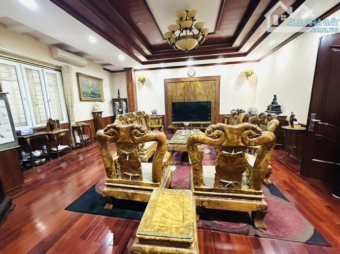 Bán nhà phố Nguyễn Ngọc Nại, Thanh Xuân 77m, 3 tầng, mt 7m. Giá: 22 tỷ