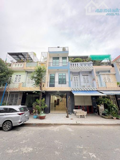 Nhà gần Vincom ngã tư 550, 1 trệt 2 lầu sổ riêng, 2286 Dĩ An Bình Dương
