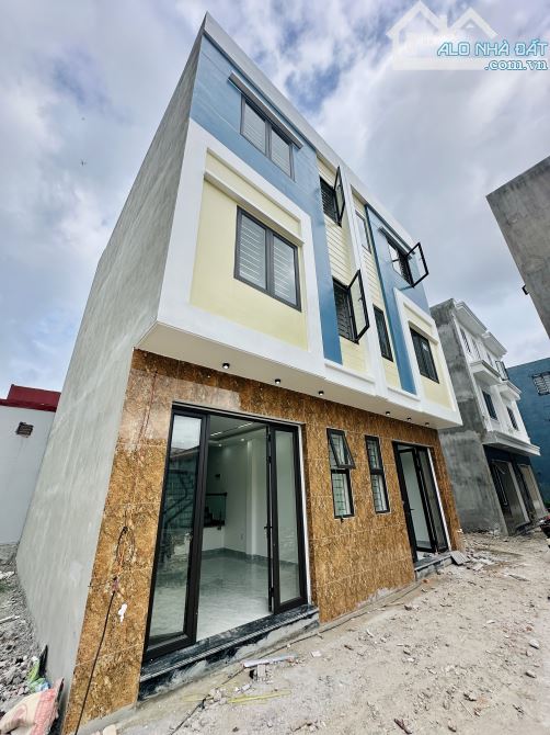🏠Nhà 3 tầng xây Độc Lập ở tổ 7, trung tâm quận An Dương, HP ✅Diện tích: 40m² - Hướng Đông