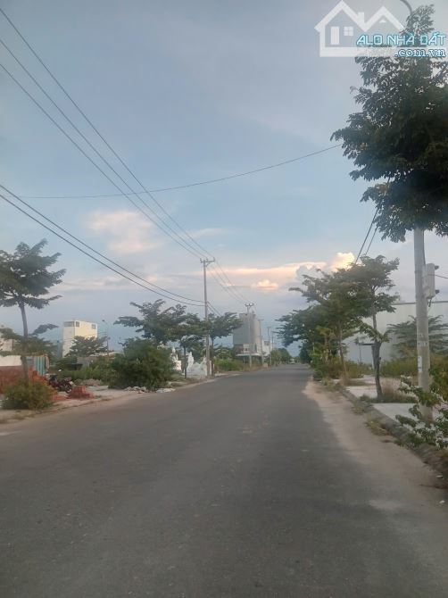 Bán lô đất Đường Ngọc Tịnh - Đầm Sen - Nam Hòa Xuân - 100m2