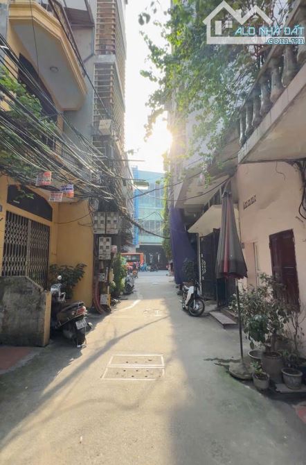 Bán nhà Cát Linh, 10m ra đường ô tô, mặt tiền rộng, nhà đẹp ở ngay, 40m2, 4 tầng, giá 8 tỷ