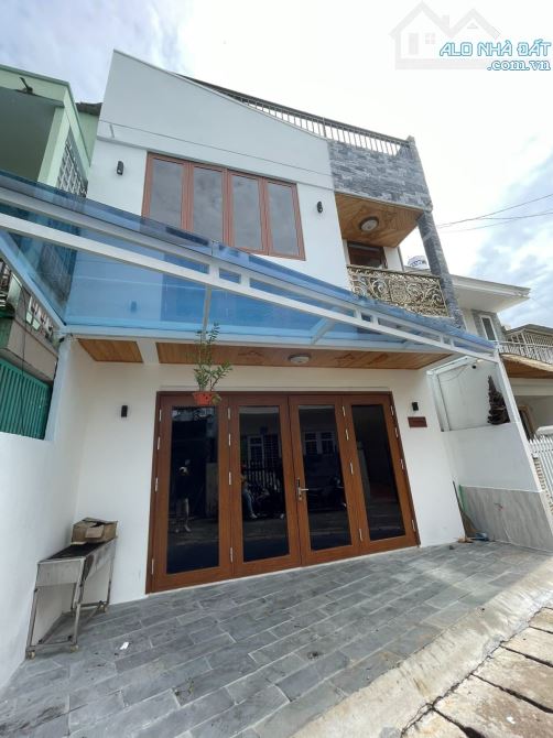 NHÀ GỖ XINH TRUNG TÂM NGAY CHỢ HOÀNG DIỆU 102M GIÁ 8.2 TỶ