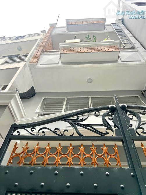 Bán nhà Huỳnh Văn Bánh, Phú Nhuận, giáp Q1, gần MT, 56m2, 4Pn, 3 tầng, Ở/cho thuê, 7.45 Tỷ
