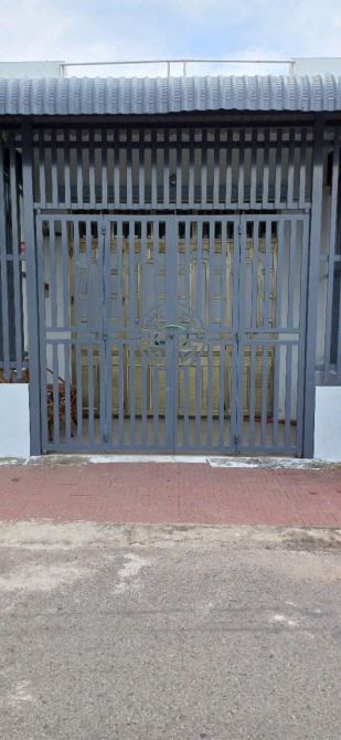 Ngộp tiền cầnn bán nhà tại 1 sẹc Lê Thị Lơ Hóc Môn 60m2 giá 835 triệu sổ hồng riêng