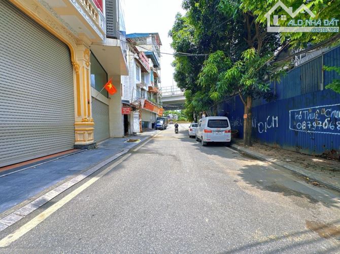 BÁN ĐẤT PHỐ PHẠM VĂN ĐỒNG TỪ LIÊM  25 TỶ 110M2 MT 6 C4 LÔ GÓC Ô TÔ  TRÁNH  DOANH SÁT PHỐ