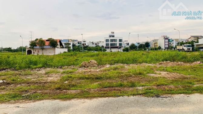 Bán đất dự án Phú Nhuận Phước Long B Quận 9 cũ đường Đỗ Xuân Hợp nền A1 (392m2) 80 tr/m2