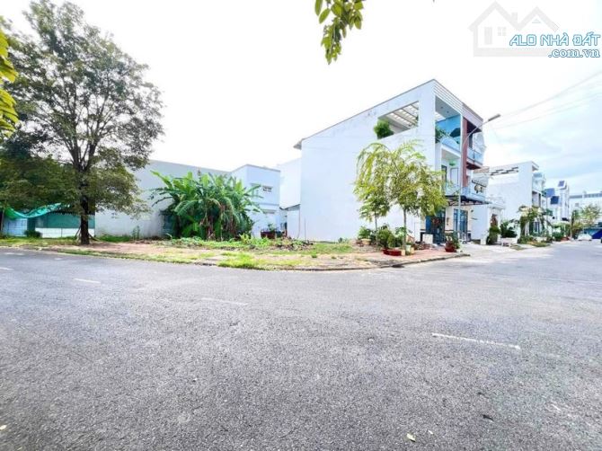 Bán nền gốc 172 m2 đường số 2 và 8 khu văn hoá Tây Đô