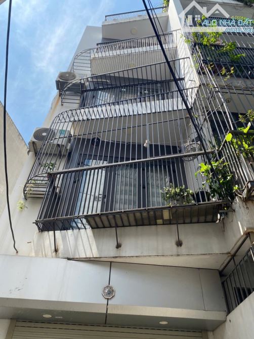CHỦ CẦN BÁN GẤP NHÀ THẠCH BÀN , NHỈNH 5 TỶ , Ô TÔ ĐỖ CỬA