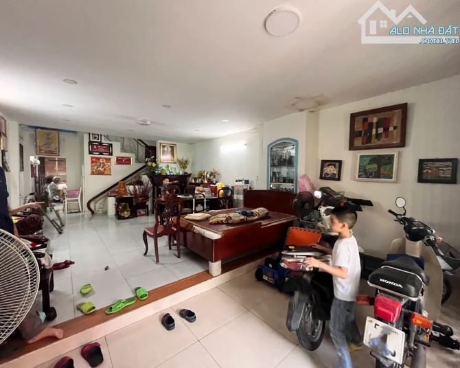 Bán Nhà Đẹp Nguyễn Xí, Bình Thạnh – 6.5x24m, 3 Tầng, 4PN, Hướng Đông Bắc – HXH Chỉ 12 Tỷ!