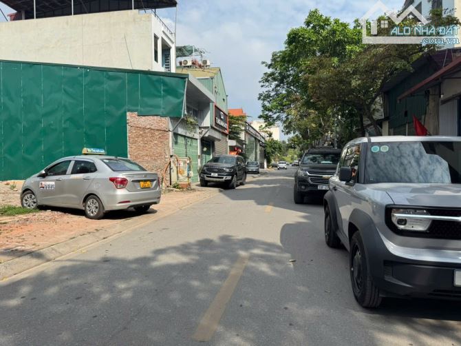 Mặt phố Giang Biên, Lô góc 2 mặt, Vỉa hè oto tránh kinh doanh dt 70m2 - 13,x tỷ