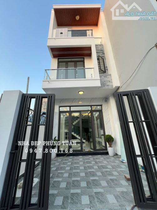 P Tuấn... Nhà đẹp 3 tầng Độc Lập, Khúc Hạo, Lê Chân, HP _ 60.9m2 _ Ô tô đỗ cửa _ Gần chợ
