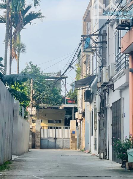 Bán nhà phố Bắc Cầu, Ngọc Thụy, Long Biên,  82m², hai mặt ngõ, ô tô đỗ cửa, 3 tầng, 6.3 tỷ