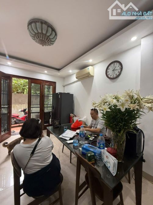 NHÀ NGỌC THỤY ĐẸP, GẦN PHỐ, ĂN NINH TOITS, DÂN TRÍ CAO , 5 TẦNG, SỔ VUÔNG ĐẸP, GIÁ HƠN 6 T