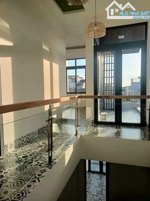 CHO THUÊ NHÀ NỘI THẤT CAO CẤP THỦ KHOA HUÂN  Giá thuê 9.5 triệu.  Kết cấu 1 trệt 2 lầu