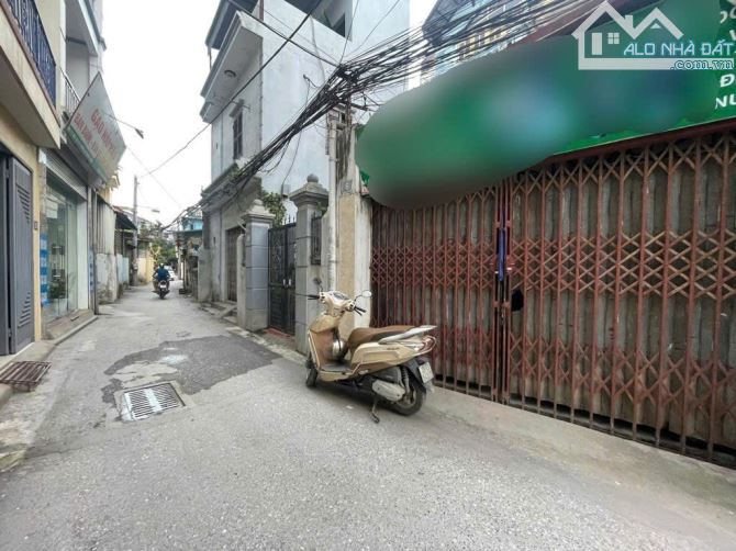 Bán nhà Đông Ngạc 75m2 3 tầng dân xây, Ngõ thông ô tô 7 chỗ vào, giá 11,6 tỷ