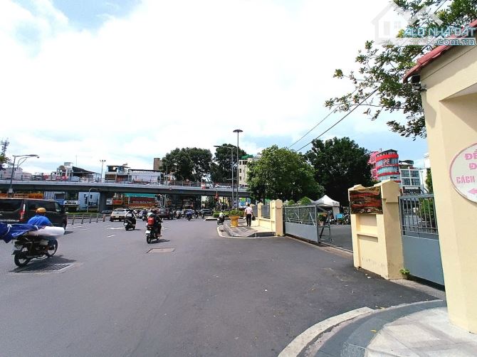 Nhà bán: đường Thành Thái. Q 10. DTSD 96m3. 5 tầng, giá 17,8 tỷ