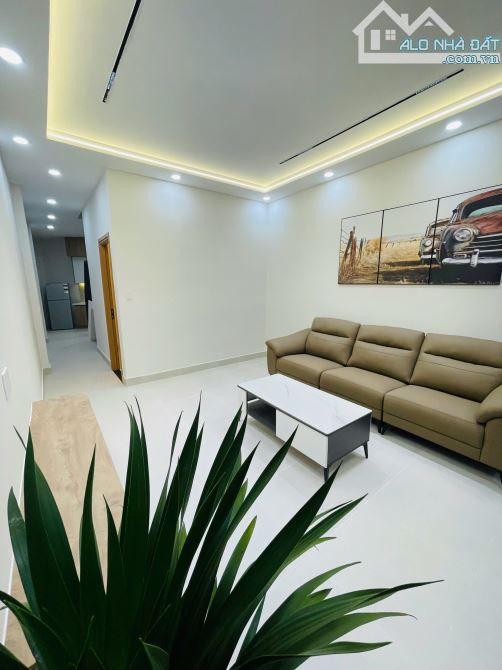 Nhà phố 2 tầng mới tinh dọn vào ở Ngay chợ Linh Xuân