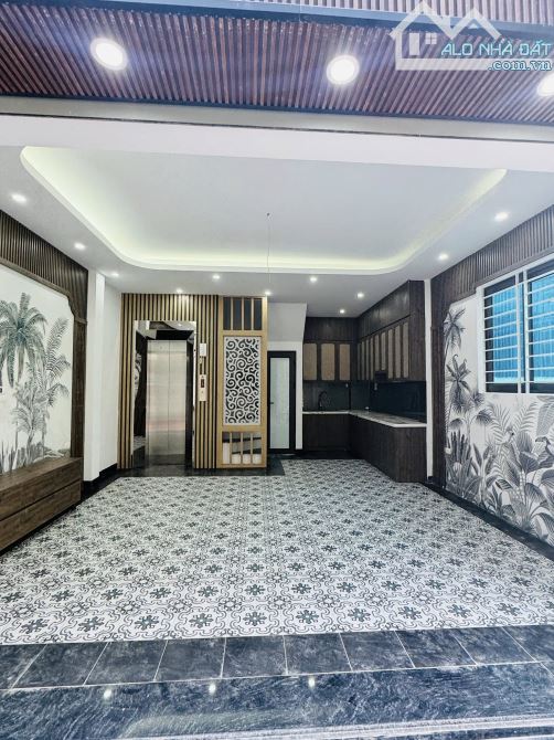 Gấp. Bán Nhanh Nhà Phố Ngô Gia Tự 40m2 6T Thang Máy, Ô Tô Vào Nhà, Lô Góc 8.X Tỷ