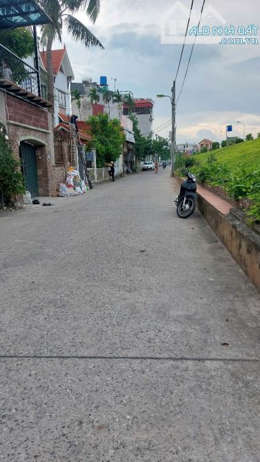 Bán đất phố Bắc Biên Ngọc Thụy, 54m2, tặng GPXD 4 tầng 1 tum, cách cầu Long Biên 500m