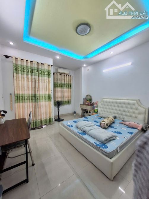 Bán Nhà 4 Tầng 71m² Đường Số 9, Linh Trung, Thủ Đức – Ô Tô Đậu Cửa , Giá 8.5 Tỷ