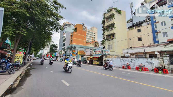 BÁN NHÀ 2 TẦNG MẶT TIỀN NGUYỄN THỊ MINH KHAI, Q.1 GIÁ 11 TỶ TL