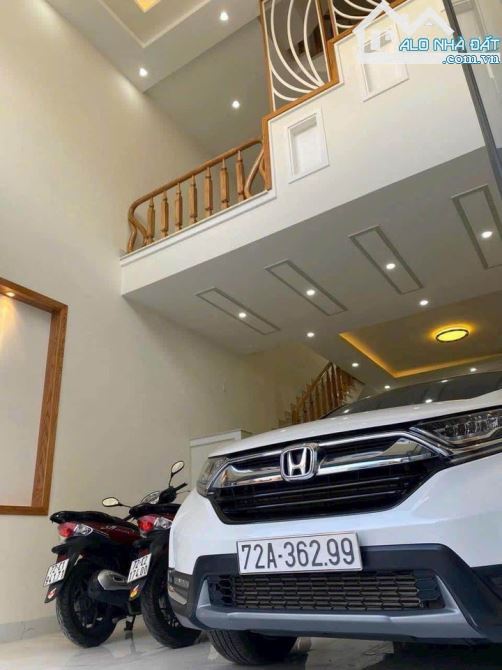 Cho thuê Nhà 1 trệt 1 lửng 3 lầu Đường Nguyễn Bỉnh Khiêm, P3, Vũng Tàu. Có gara ô tô 7 chỗ