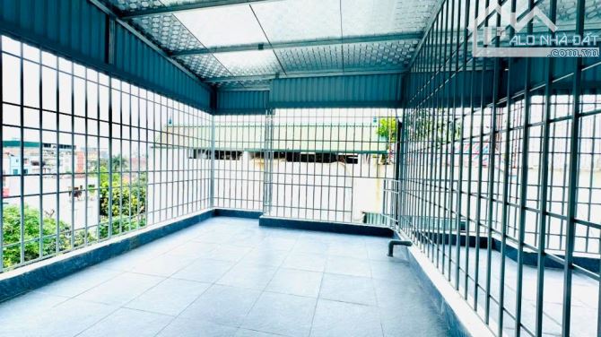 BÁN NHÀ LÔ GÓC PHÚC ĐỒNG LONG BIÊN 6 TỶ  5 TẦNG 44m, Ô TÔ, KINH DOANH, SÂN RỘNG.