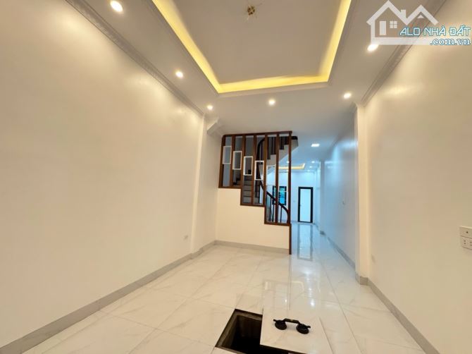 Bán nhà Liên Mạc 50m2 5 tầng mới tinh 6 ngủ, gần sân chơi, ngõ thoáng đẹp giá 6,2 tỷ
