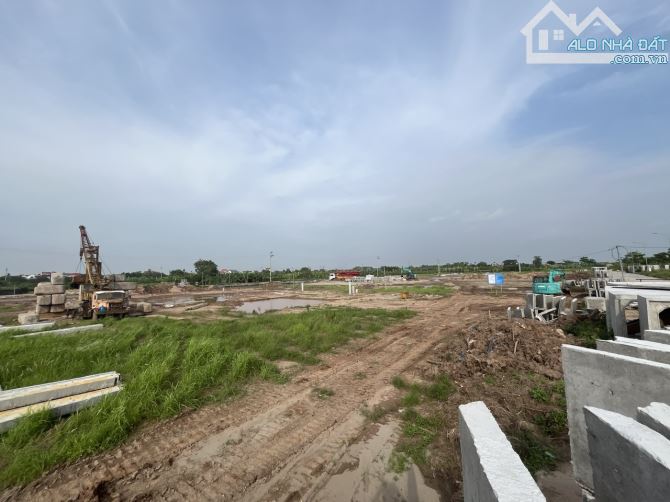Đất của giới siêu giầu! Bán lô góc 248m2 cổng chợ MỚI Đông Tảo Khoái Châu. 24 tỷ