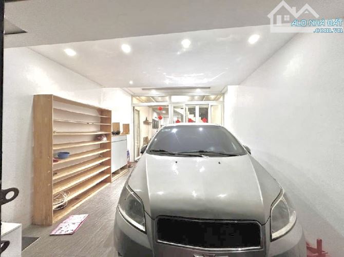 Bán nhà Quận 7-Hẻm nhựa 6m-Ô tô 7 chỗ ngủ trong nhà-2 Tầng BTCT-4m x 15m
