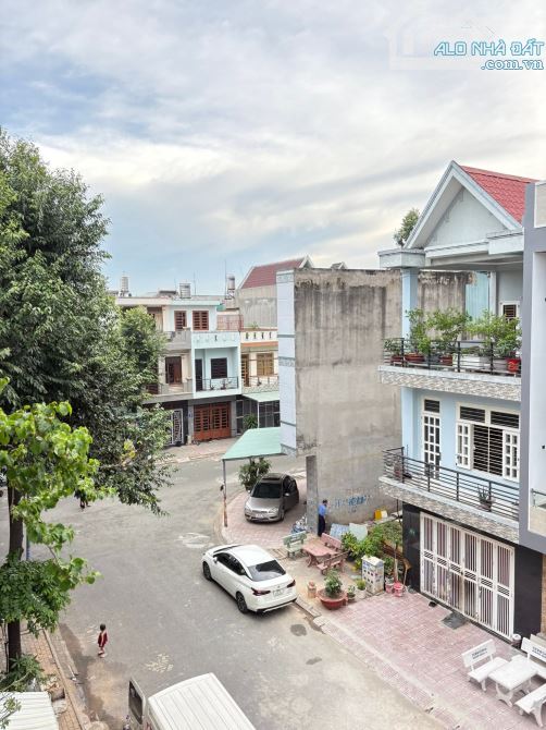 Nhà 1 trệt đúc 3 tấm Ngay vincom 550 phường dĩ an  4 tỷ 800 triệu - 10
