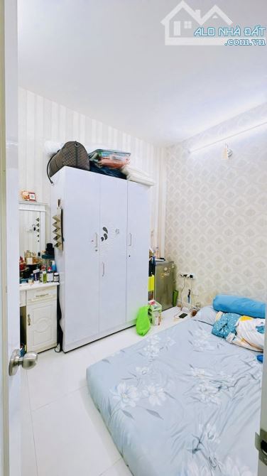 HƠN 2 TỎI, GẦN 30M2 - 2 LẦU HOÀN  CÔNG ĐỦ - HẼM KHU TÔN ĐẢN CHỢ 200 - 10