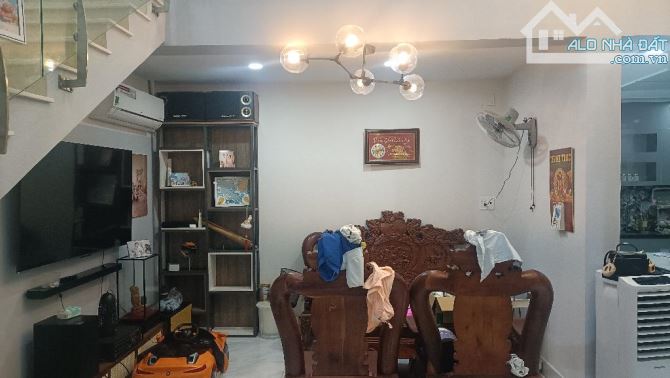 Bán Biệt Thự Lê Đình Cẩn 120m2, 8x15m, 2 Tầng, 4 PN, đường Ô TÔ thông thoáng, giá TL - 10