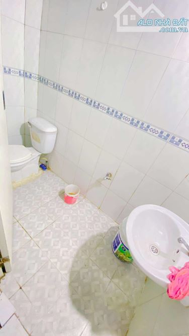 Cho thuê nhà 2 phòng ngủ hẻm Nguyễn Trãi 5 triệu - 11